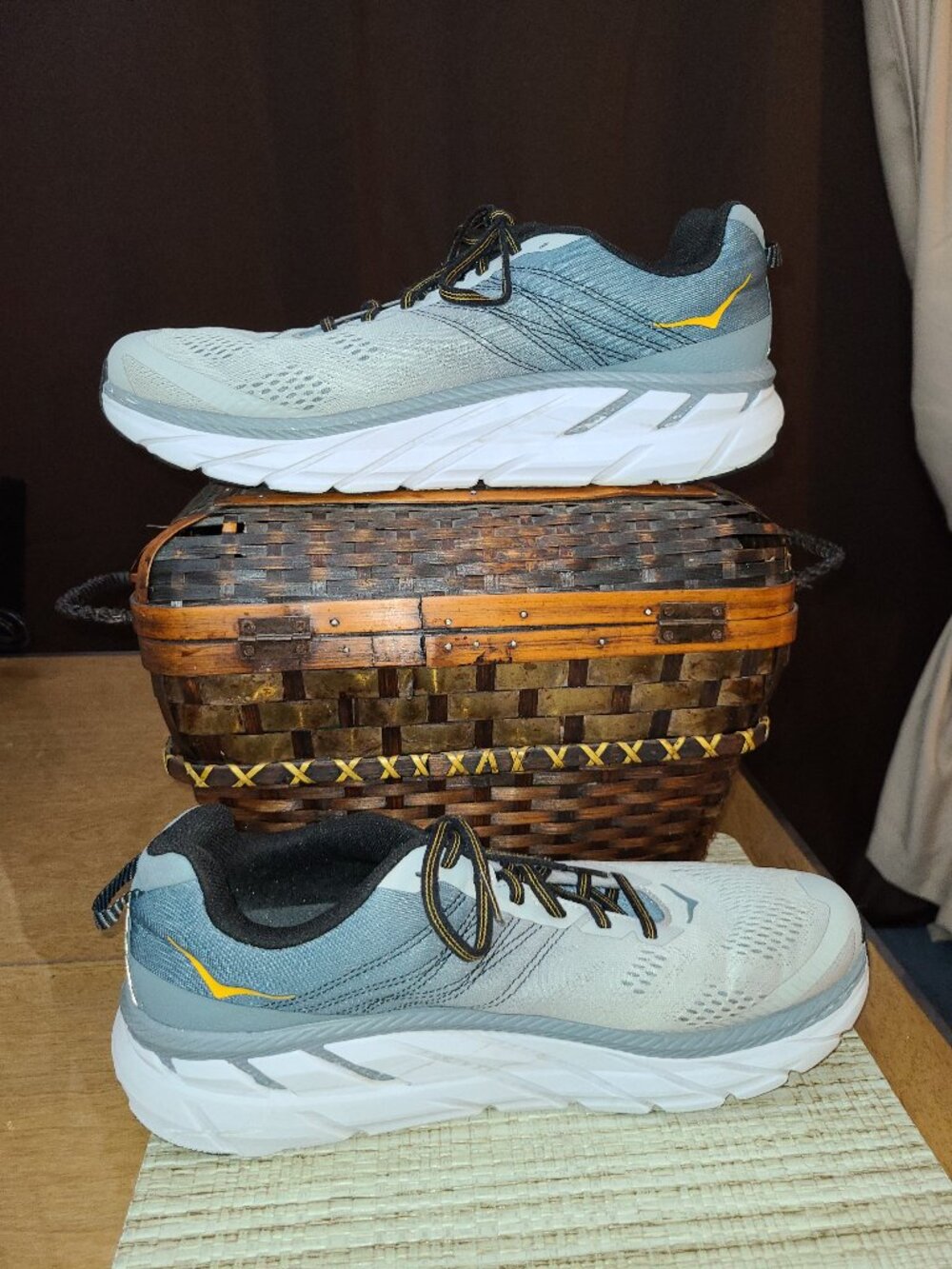 Men's HOKA Clifton 6 Sneakers Size 12 US Lead/Lunar Rock